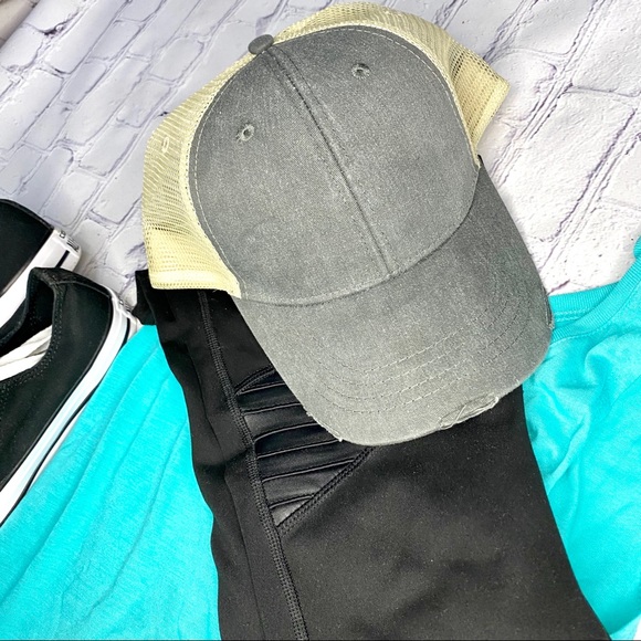 Distressed SnapBack baseball cap - Picture 2 of 9